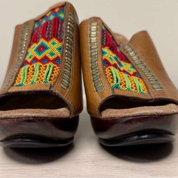 Colleen Cordero Brown Suede Wood Heel Boho Clog, Very Good Condition, Size 8 - Picture 8 of 12